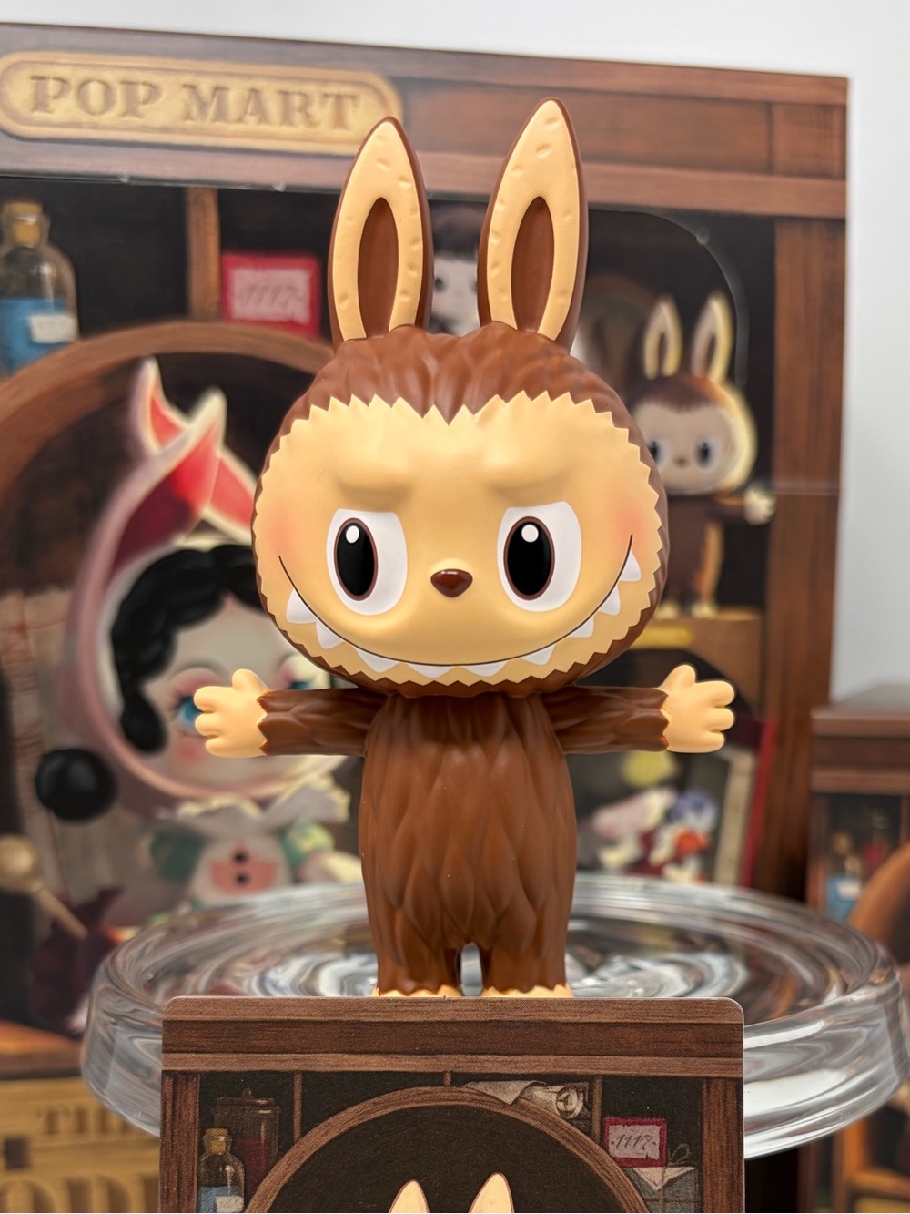 LABUBU WATCH YOUR BACK Popmart THE ATTIC of ODDITIES Series Vinyl Figure